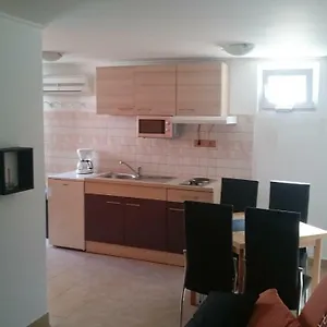 https://apartment-sara-umag.in-istria.net